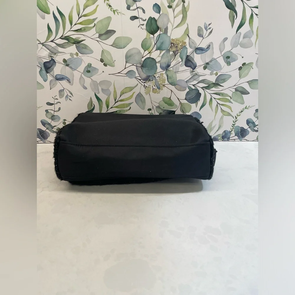 Beautiful Chanel Perfumes Black Makeup Bag/ Traveling Case - Picture 5 of 8